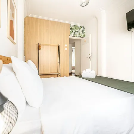 Santos Mattos & By Lisbon With Sintra Guest house *